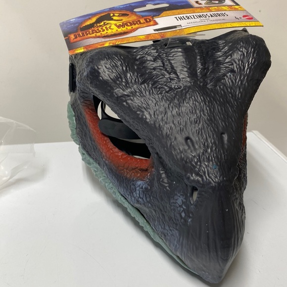 Jurassic World Dominion Therizinosaurus Dinosaur Mask with Opening Jaw - Picture 1 of 5